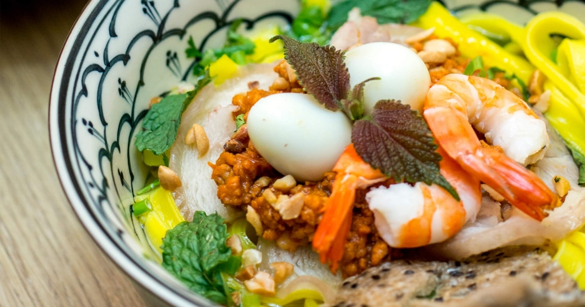 Mi quang Hoi An garnies de crevettes et de viande