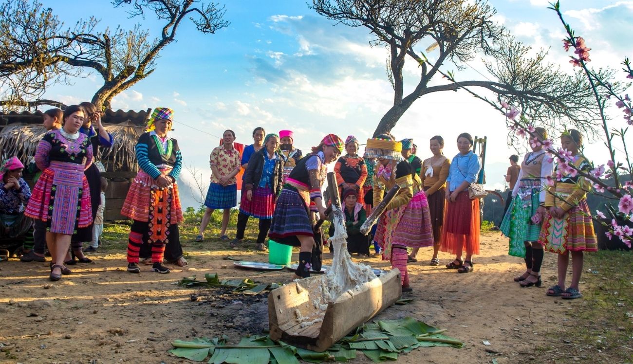 Pétrissage de bánh dày à Lào Cai