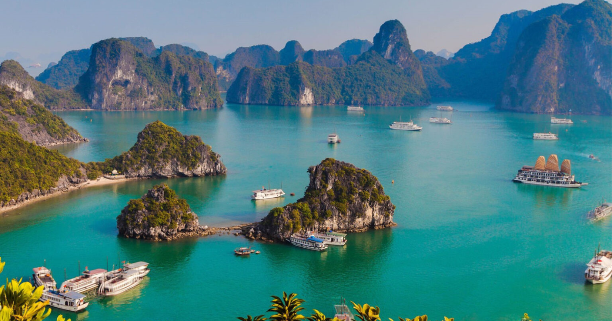Paysage karstique de la baie d’Ha Long classée UNESCO