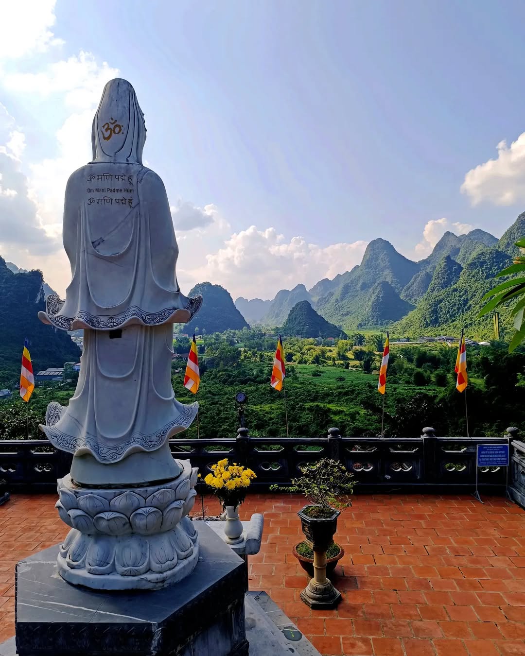 Statue de Bouddha à la pagode Truc Lam Phat Tich