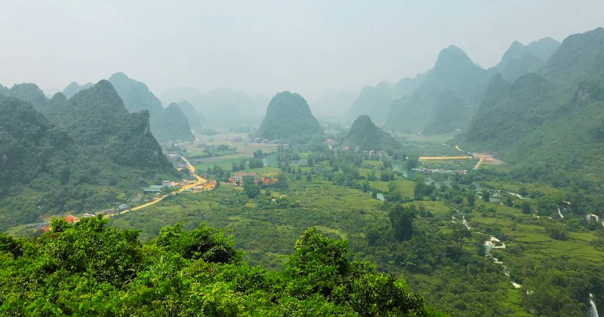 Vue depuis la pagode Truc Lam Phat Tich, en regardant vers le bas