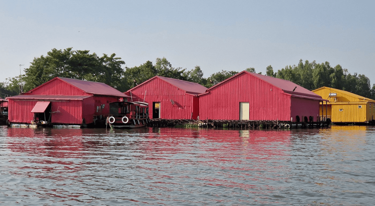Le village flottant à Chau Doc