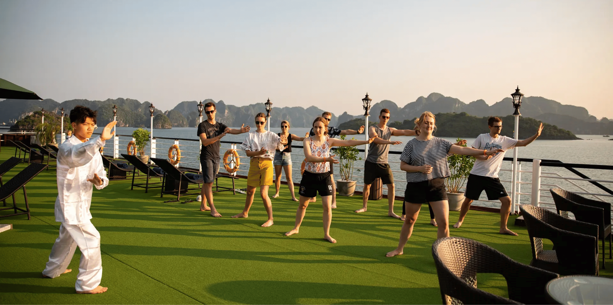 La croisière de 2 jours 1 nuit dans la baie d'Halong