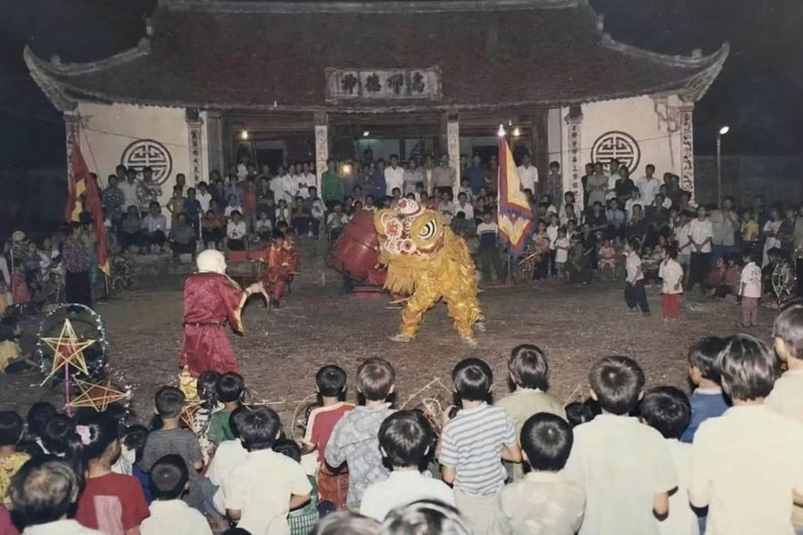 La fête de la Mi-Automne au Vietnam, célébrée dans une ambiance festive et colorée.