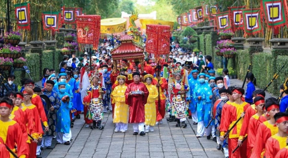 La fête des rois Hùng, une célébration nationale rendant hommage aux ancêtres fondateurs du Vietnam.