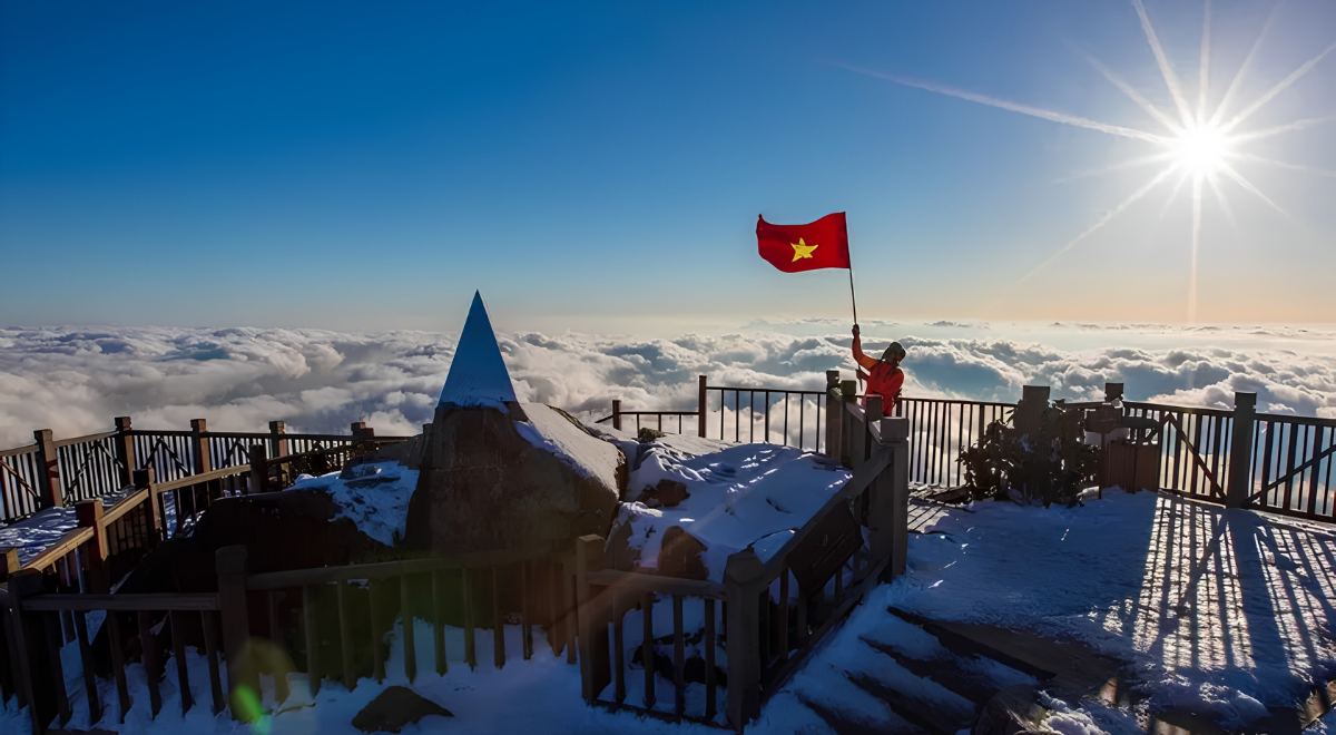 La neige recouvrant le Fansipan, le « toit de l’Indochine », pendant l’hiver.